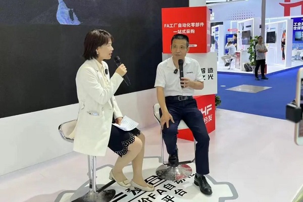 現場直播，暢談發展